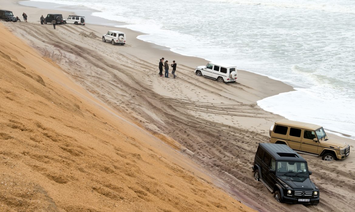 Namibia Skeleton Coast explorer Mike Horn Mercedes-Benz G-Wagens