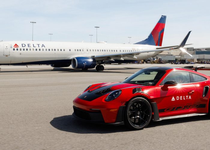 Lightning Transfer: Delta is Shuttling Passengers at LAX in a Porsche GT3 RS